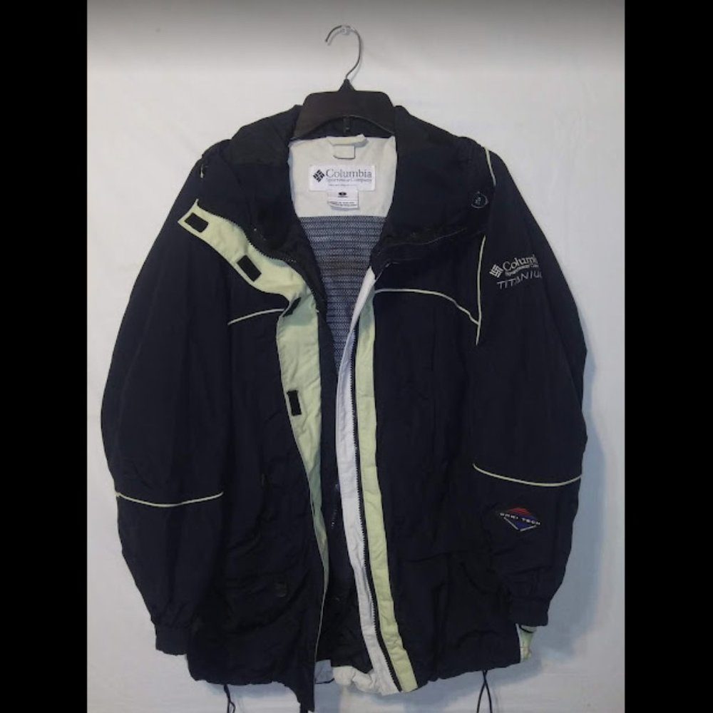 Columbia Omni Tech Titanium green and black light hooded jacket